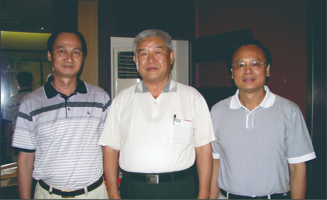 廣西區(qū)發(fā)改委領(lǐng)導(dǎo)陪同中國人民解放軍總參謀部政治部主任賈雪陽軍（照片中）到公司實(shí)地考察，并給予“好安節(jié)電器”高度評價(jià)